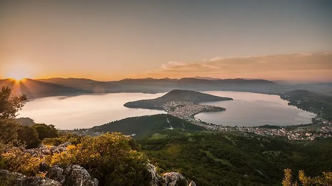 Limneon & Ξενοδοχείο Καστοριά